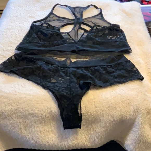 Lingerie - Picture 2 of 4